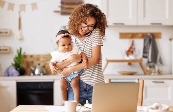 Multitasking Young African American Woman Working Mother Freelancer Using Smartphone — Stock Photo, Image