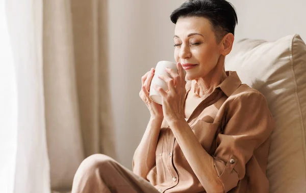 Middle Aged Female Short Dark Hair Enjoying Smell Fresh Coffee — Stock Photo, Image