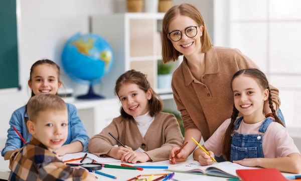 Smart Woman Teacher Casual Clothes Glasses Helping Students Schoolwork Lesson — Stock Photo, Image