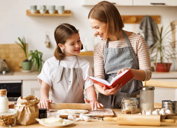 Young Smiling Woman Mother Making Dough Cookies Cute Little Daughter — Stock Photo, Image