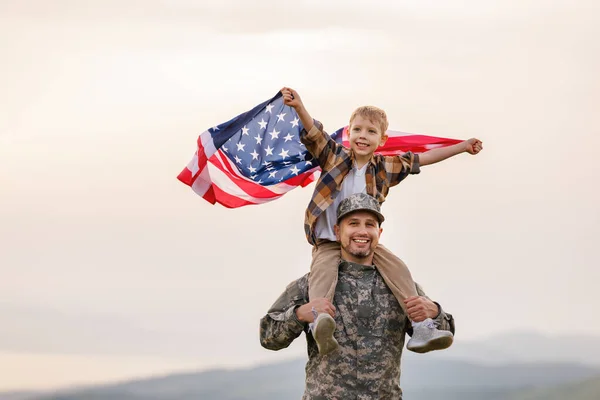 Military Man Father Carrying Happy Little Son American Flag Shoulders — Stock Photo, Image