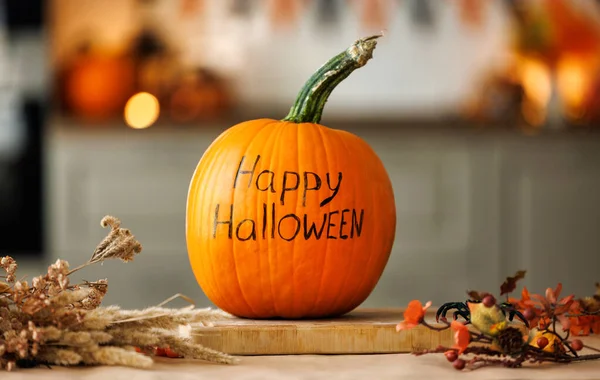 Herfst Achtergrond Voor Halloween Vakantie Pompoen Houten Tafel Gezellige Keuken Stockfoto