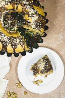 Ev yapımı çikolatalı havuç fındıklı kek