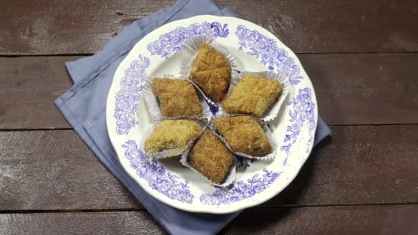 Manos Comiendo Makrout Frito Makroud Sémola Argelina Dátiles Dulces Miel — Vídeo de stock