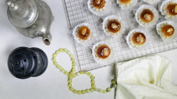 Galletas Dulces Argelinas Orientales Llamadas Dziriettes Idioma Árabe Tetera Con — Vídeos de Stock