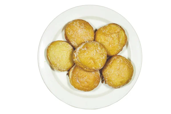 自家製のアルジェリアのドーナツにアプリコットジャムと砂糖で粉末 — ストック写真