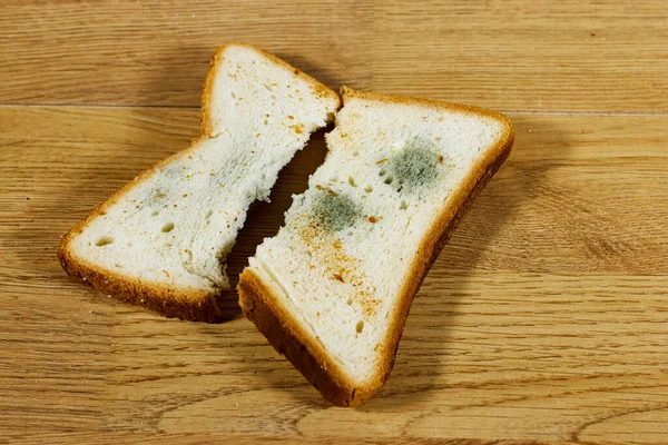 Bedekt Met Groene Schimmel Bedorven Toast Brood Bedorven Voedsel Bedekt — Stockfoto