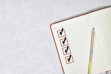 Not defterindeki kontrol listesi kutusunda işaretleniyor. Denetim listesi kavramı, kopyalama alanı