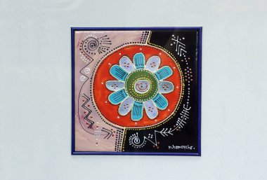 Mascara, Cezayir - 06 Ekim 2023 Cezayirli ressam Noureddine Hamouche tarafından yapılan Amazigh Berber Sanat Tasarımı