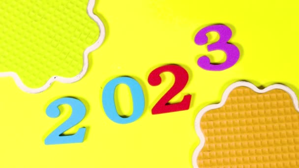Numărul Anul Nou 2024 Cifre Colorate Burete Farfurie Formă Design — Videoclip de stoc