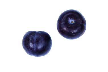 Olgun erik, beyaz bir arka planda izole edilmiş. Taze meyve.