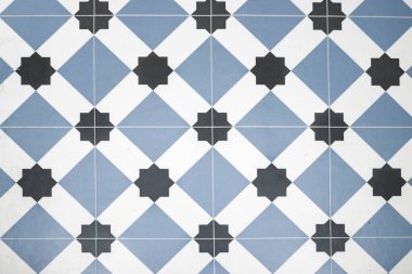 Kusursuz Cezayir modeli. Kare eski fayans. Kağıt üzerine boyayla boyanmış mavi ve beyaz suluboya süsü. El yapımı. Tekstil için baskı. Grunge desenini ayarla