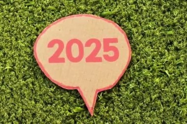 2025 yılının mutlu geçtiği konuşma balonu kartı.