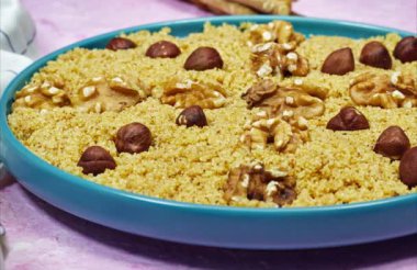 Tamina, Cezayir yemeklerinin adı irmik ve bal içerir. Bu mawlid ve ramazan için tatlı bir yemektir.