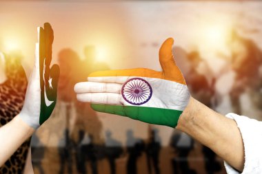 Hindistan ve Pakistan arasında bayraklarla sembolik tokalaşma birliği