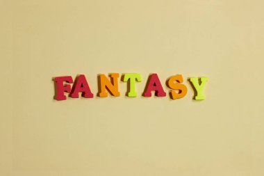 Renkli Alfabe Harfleri Düz Arkaplanda Kelime Fantezisi Oluşturur