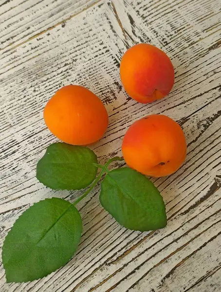 Abrikoos Zuidelijke Vrucht Lichtoranje Van Kleur Hoge Kwaliteit Foto — Stockfoto