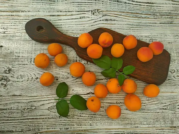 エイプリコット 南のフルーツは色が淡いオレンジ色です 高品質の写真 — ストック写真