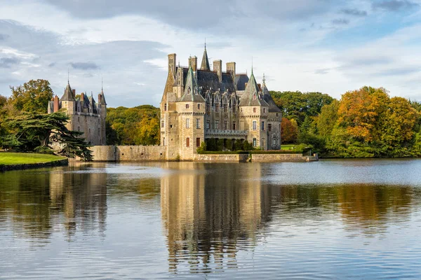 Chateau Domaine Bretesche Missillac Fransa Gölü Üzerinde Yeşil Park Sonbahar — Stok fotoğraf