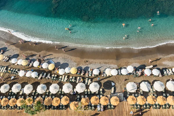 Playa Turca Con Sombrillas Tumbonas Vista Aérea —  Fotos de Stock
