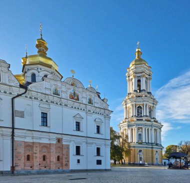 Kyiv Pechersk Lavra mimari çan kulesi güneşli bir gün