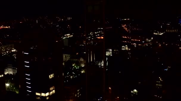 现代城市夜景全景的头像 库存录像 光芒四射的夜城 拥有现代化的建筑和高楼 现代城市的夜景 灯火通明 — 图库视频影像