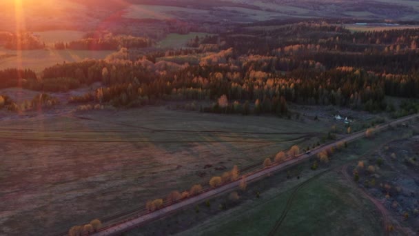 Pandangan Udara Dari Lapangan Hijau Pohon Dan Langit Matahari Terbenam — Stok Video