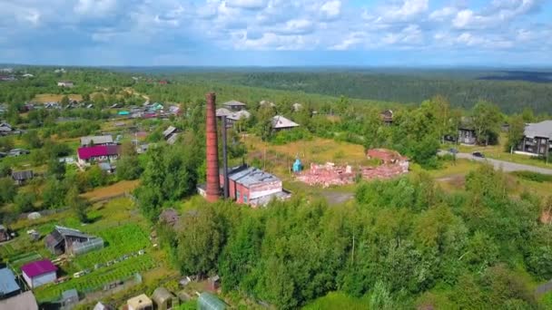 Horní Pohled Ruiny Staré Továrny Vesnici Klip Létě Zřítila Stavba — Stock video