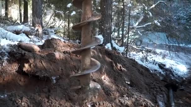 Het Boren Van Koude Wintergrond Een Bos Een Knip Industriële — Stockvideo