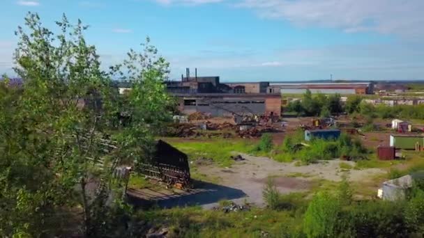 Gelişmekte Olan Bir Eyalet Klip Parlak Güneşin Arka Planında Fabrikaların — Stok video
