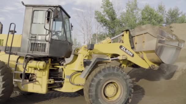 Helwan Egypte 2022 Scène Énorme Tracteur Jaune Creusant Sol Dans — Video