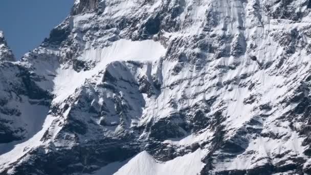 Альпи Холодні Гірські Схили Креативний Сніг Лід Покривали Скелі Скелі — стокове відео