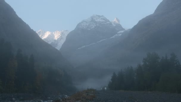 山间峡谷的风景如画 美丽的自然与高山 还有森林 — 图库视频影像