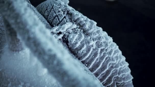Close Wheel Frozen Cold Clip Close Chain Tire Hanging Frozen — Stock Video