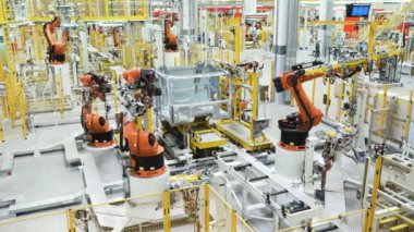 Berlin - Almanya, 6 Aralık 2022: Otomobil fabrikası, modern otomobil üretimi. Sahne. Robotlar iş başında, otomatikleştirilmiş üretim hattında süreç oluşturuyorlar