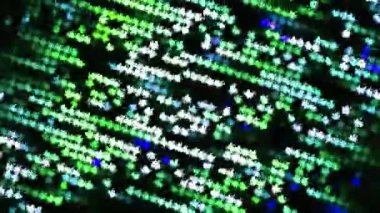 Disko tarzında renkli noktaların hareketli çizgileri. Hareket. Renkli parlak noktalar arka planda çizgiler halinde hareket eder. Dönen nokta çizgileri ile disko topu biçimi animasyonu. 