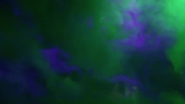 鮮やかに飛ぶサイケデリックな色は 宇宙の星雲の中で嵐の雲を変化させます デザイン 抽象空のフライト — ストック動画
