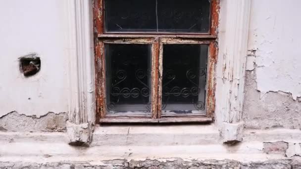 Une Vieille Fenêtre Sombre Images Archives Une Vieille Maison Blanche — Video