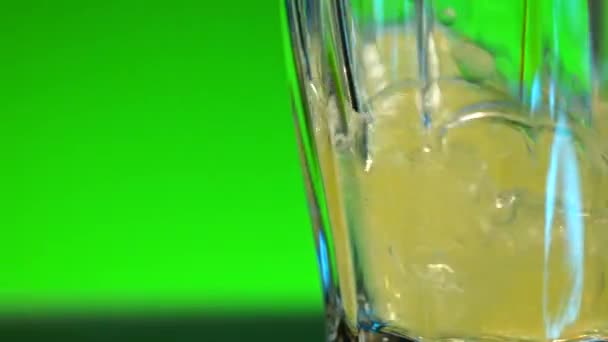 Gelber Alkohol Transparenten Glas Aktienclip Konzept Der Partynacht Club — Stockvideo