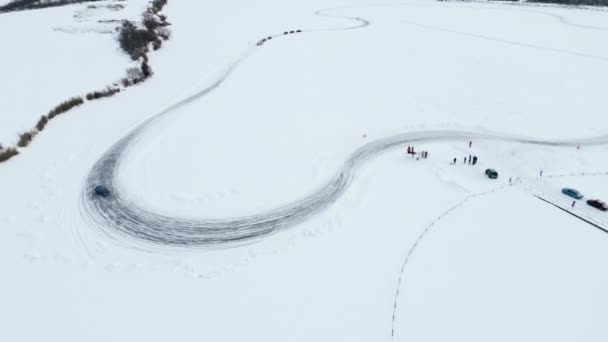 Aerial View Frozen Snow Ice Covered Lake Bending Track Clip — Stock Video