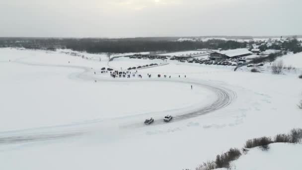 Медленное Движение Чемпионата Гоночных Автомобилей Скольжения Ледяной Дорожке Клип Зимние — стоковое видео