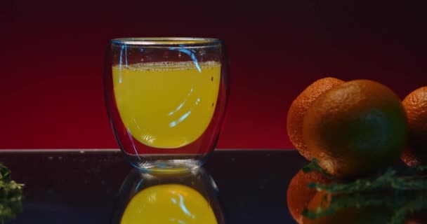 Ein Glas Mit Alkoholischen Cocktails Steht Auf Einem Tresen Restaurant — Stockvideo