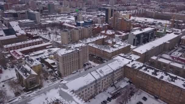 Madártávlatból Látni Téli Várost Csípés Téli Kilátás Beépített Házak Templomok — Stock videók