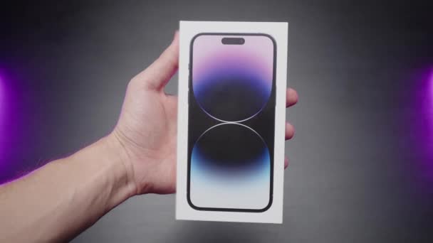 Neues Iphone Handeln Kauf Eines Verpackten Schwarzen Telefons Das Der — Stockvideo