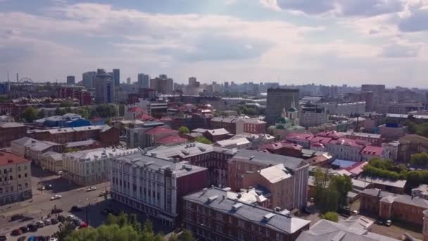 夏の街を眺める空想的な景色 クリップ 典型的な都市背景 — ストック動画