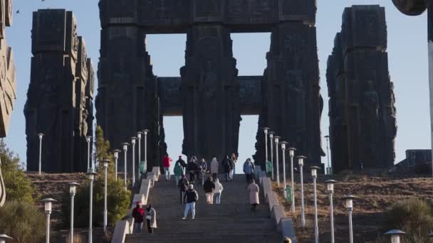 Grúz Stonehenge Nagy Oszlopából Néhányat Felvétel Óriási Emlékmű Koncepció Építészet — Stock videók
