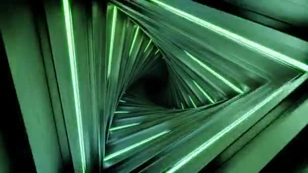 无穷无尽的三角形深绿色隧道 在黑色背景上旋转的走廊 — 图库视频影像