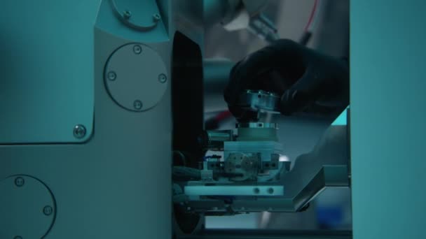 어두운 실험실에서 비디오 원소의 연구를위한 정교한 고품질 — 비디오