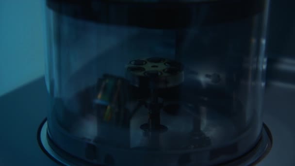 어두운 실험실에서 비디오 원소의 연구를위한 정교한 고품질 — 비디오