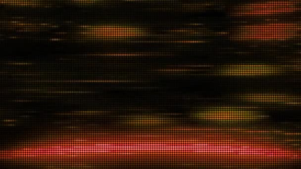 黒い背景にカラースポットを移動するピクセルの背景 ムーブメント カラーエレクトロスポットのピクセル画像 ピクセル画像で着色された輝くスポットの移動とフリッカー — ストック動画